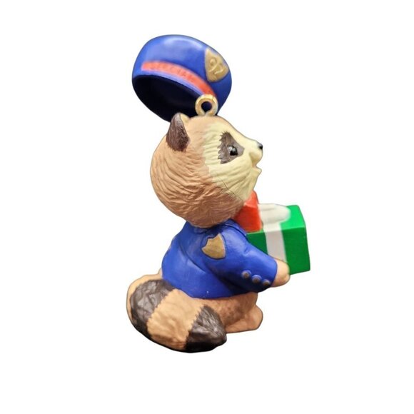 Vtg Hallmark 1992 Keepsake Ornament Secret Pal Commemorative Raccoon Mailman - Picture 6 of 7